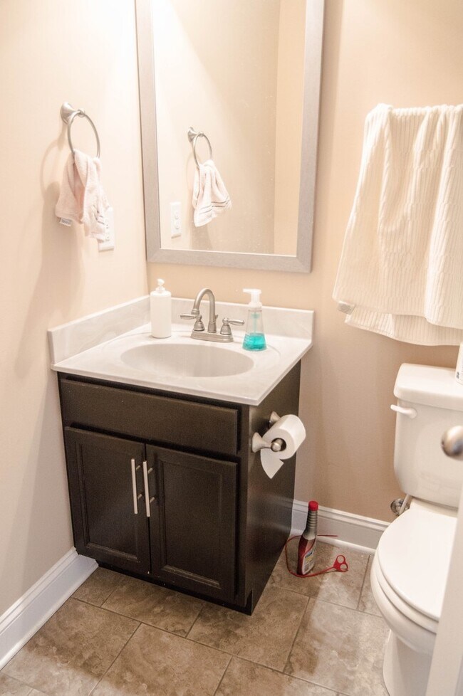 Building Photo - Pet Friendly Four Bedroom with Basement!