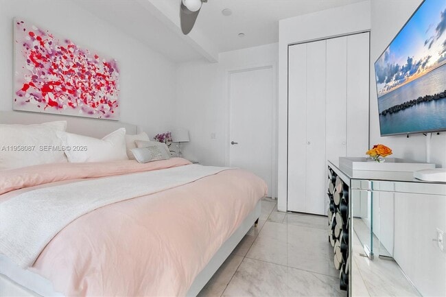 Building Photo - 17475 Collins Ave