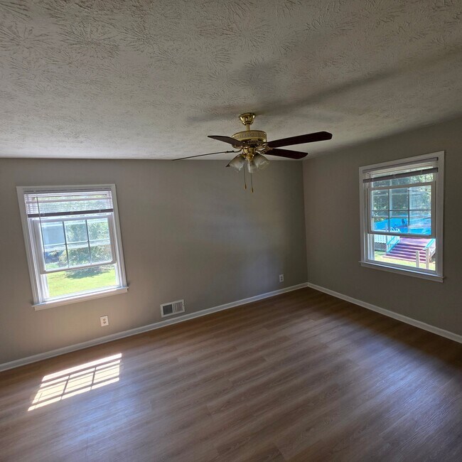 Building Photo - 552 Plantation Blvd