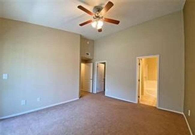 Building Photo - A Carlisle Incredible Condo - 2 Bed/2 Bath