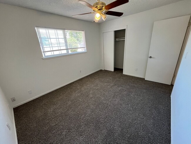 Building Photo - 1568 E Warner Ave