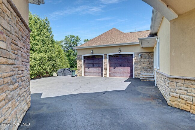 Building Photo - 2 Hop Brook Ln