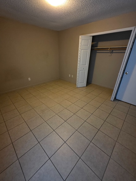 Building Photo - 1711 Ridgewood Ln