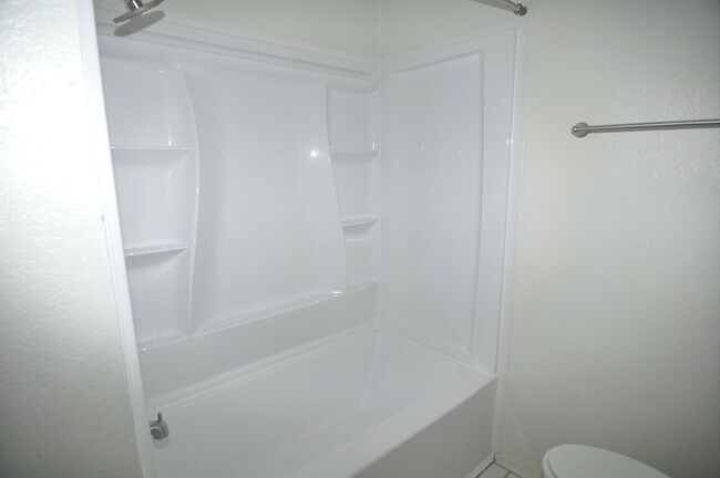 Building Photo - 108 Navajo Dr