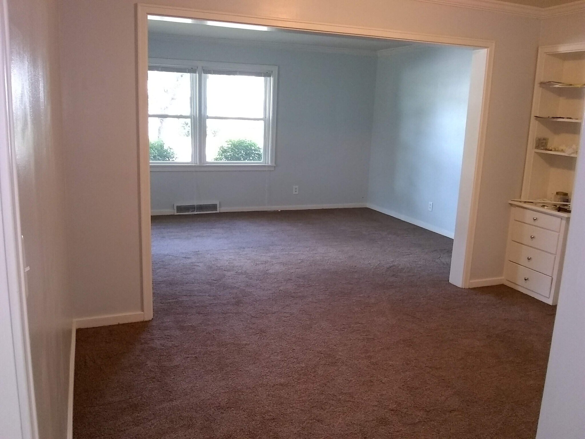 Bonus room looking into family room - 525 25th St