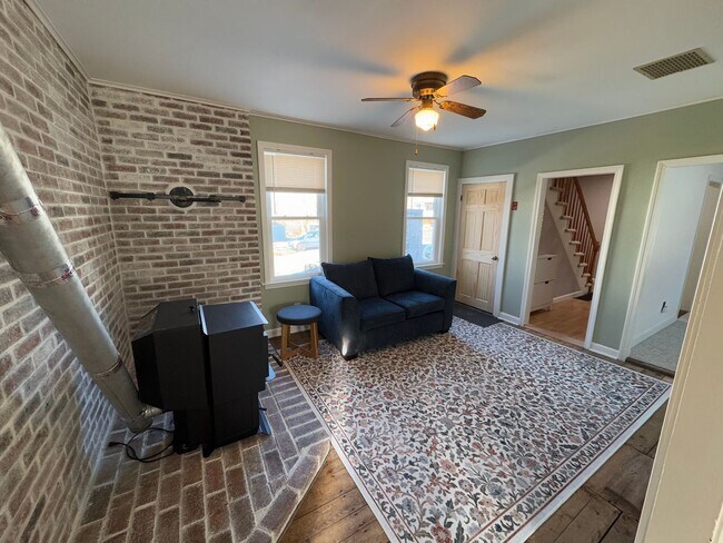 Building Photo - Spacious 4-Bedroom Single Family Rental in Amesbury - Available Now!