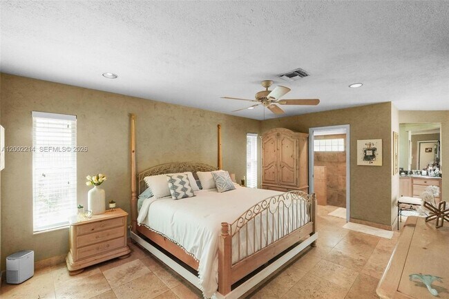 Building Photo - 6975 Bianchini Cir