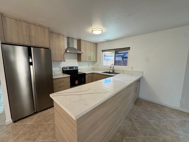 Building Photo - 4 bedroom - 2 Bathroom