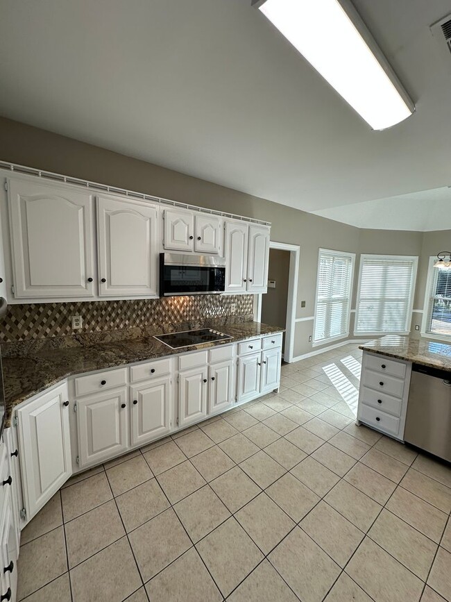 Building Photo - Elegant 4 BR w/POOL MAINTENANCE INCLUDED near Cherokee Valley Golf Club