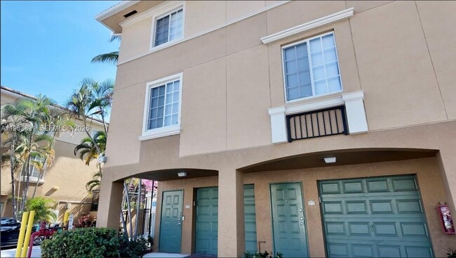 Building Photo - 2891 NE 185th St