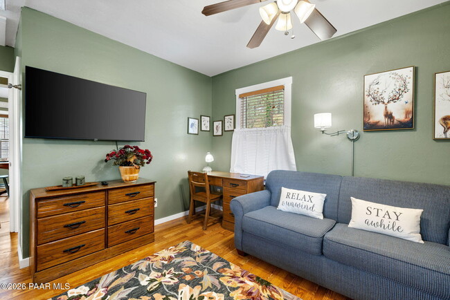 Building Photo - 805 Canyon Dr