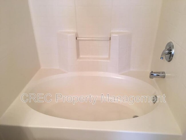 Building Photo - 146 Darcy Ave