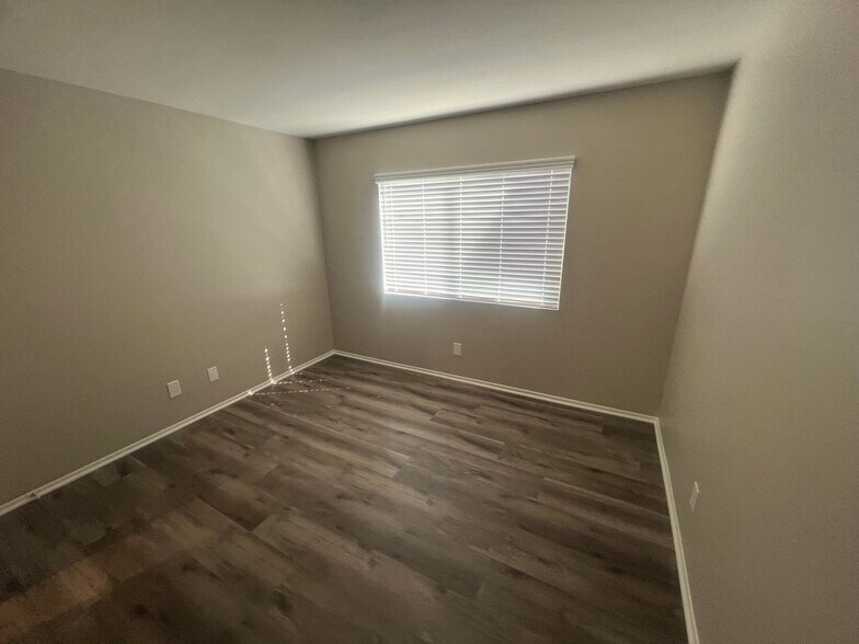 Building Photo - 26328 Columbus Dr