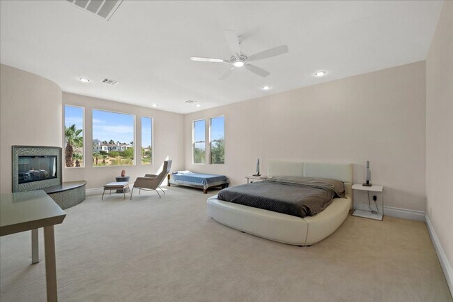 Building Photo - Stunning 5-Bedroom Home & Expansive Entertaining Areas in Red Rock Country Club
