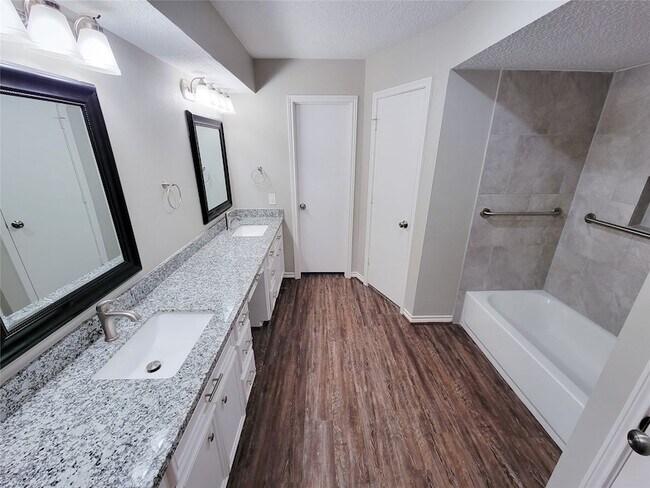 Building Photo - 6606 Brittany Park Ln