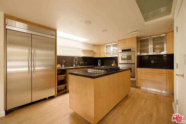 Building Photo - 3600 Mandeville Canyon Rd