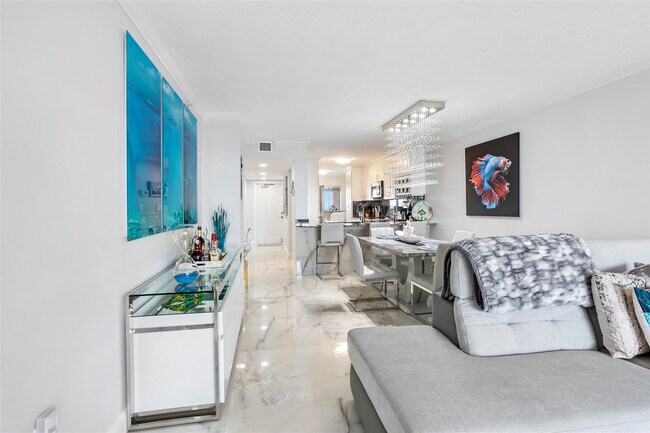 Building Photo - 5167 N Hwy A1A