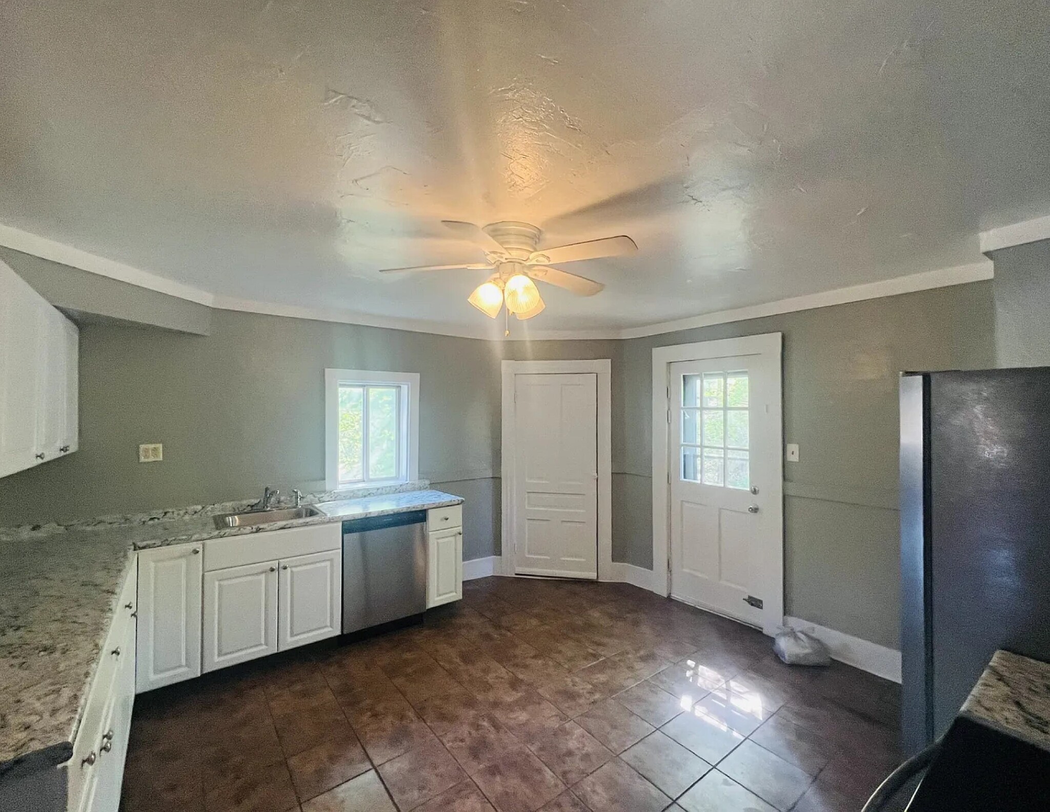 Kitchen - 353 Grace St
