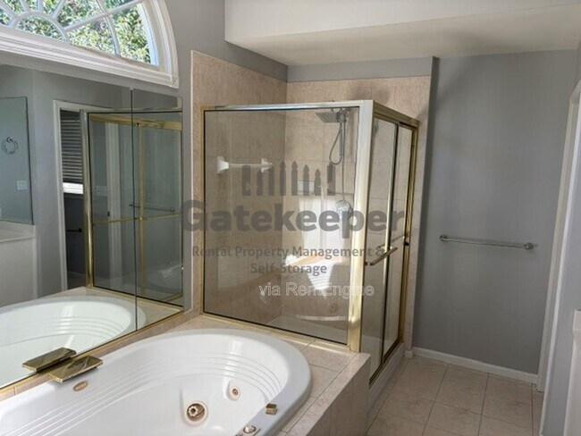 Building Photo - 245 Lockmeade Way