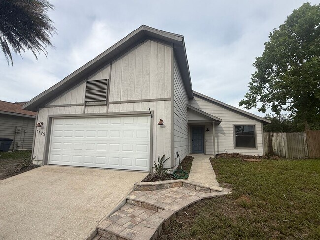 Building Photo - Updated 2-bedroom, 2-bath home in Port Orange