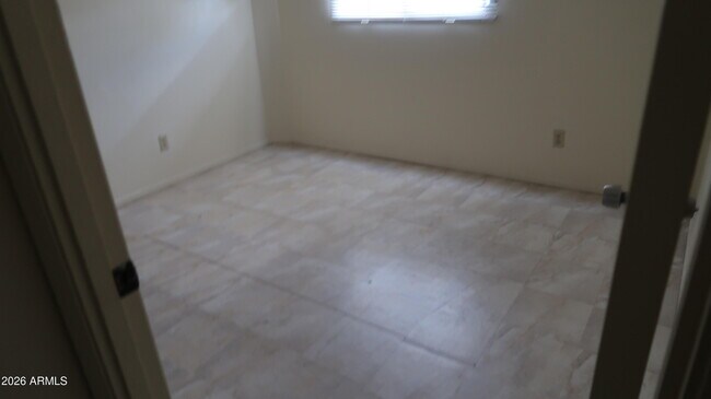 Building Photo - 1627 W Hazelwood St