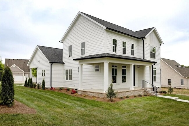 Building Photo - 633 Village Way