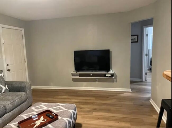 Building Photo - 421 Perkins Ave