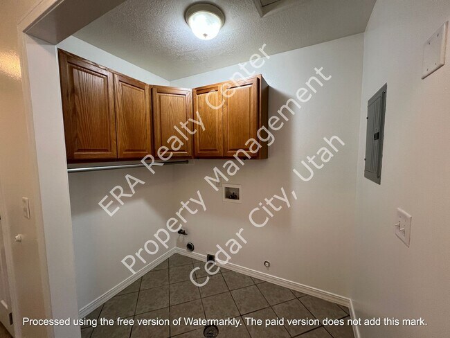 Building Photo - 159 E 820 S