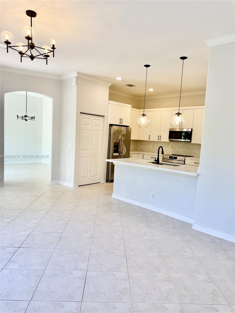 Building Photo - 4946 SW 38th Way