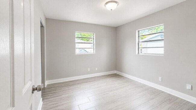 Building Photo - Updated 3 Bedroom Home with Bonus Florida Room, Workshop & Fenced Yard