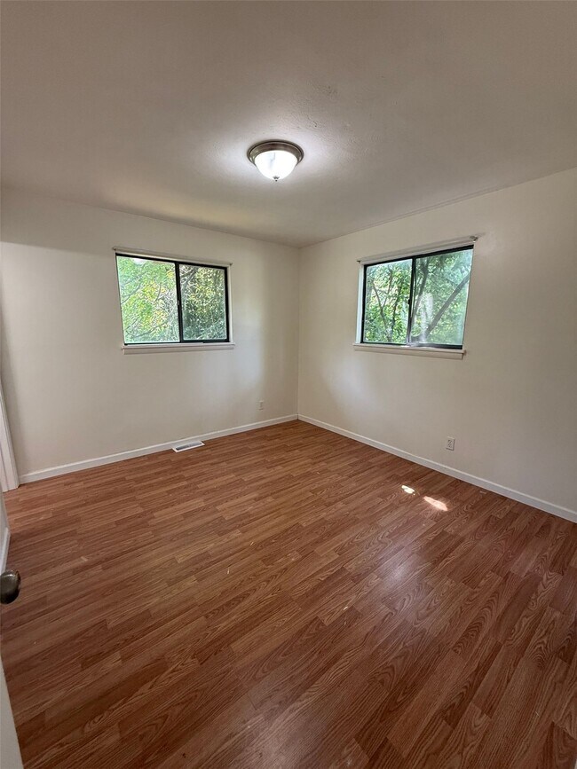 Building Photo - 10078 Green Valley Dr