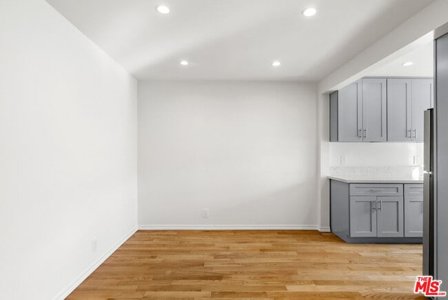 Building Photo - 1425 N Harper Ave