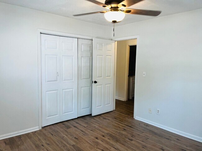 Building Photo - ***MOVE IN SPECIAL - $500 OFF 1ST MONTHS R...