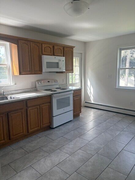 Building Photo - 1 Red Mill Ln