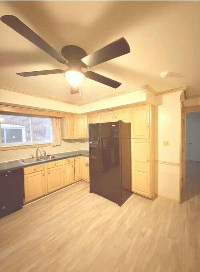 Building Photo - Charming Home in Wilson School District