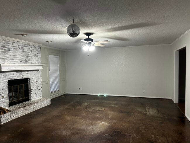 Building Photo - 308 W Raleigh Pl