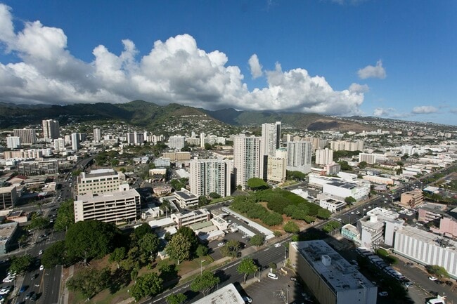 Building Photo - 1515 Liona St