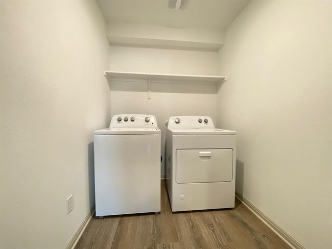 Building Photo - 202 Sweetwater Crk Ln