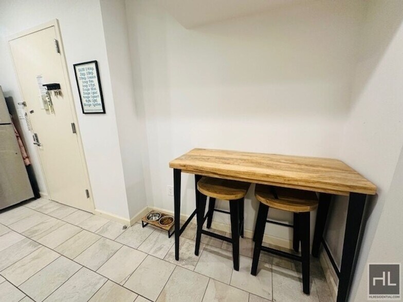 Building Photo - Luxury 1 Bedroom Duplex with Private Outdo...