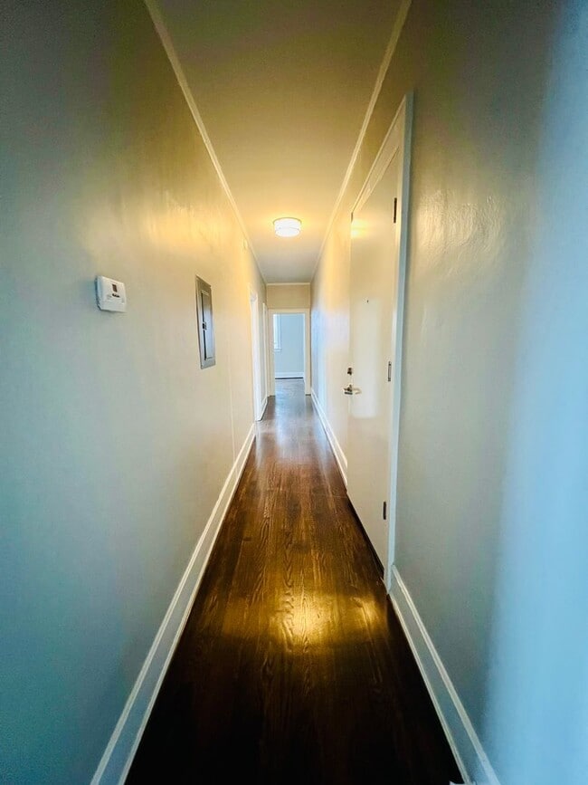 Building Photo - Charming 2-Bed/1 Bath Apartment in the His...
