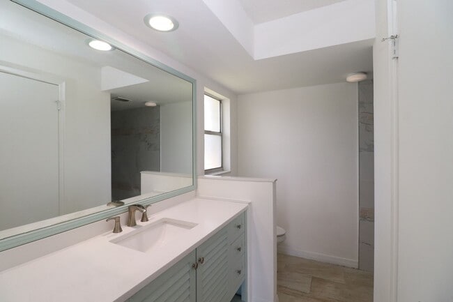 Building Photo - Lakefront Living in Longwood – Winsor Manor