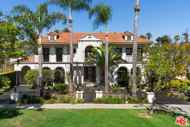 Building Photo - 520 N Palm Dr
