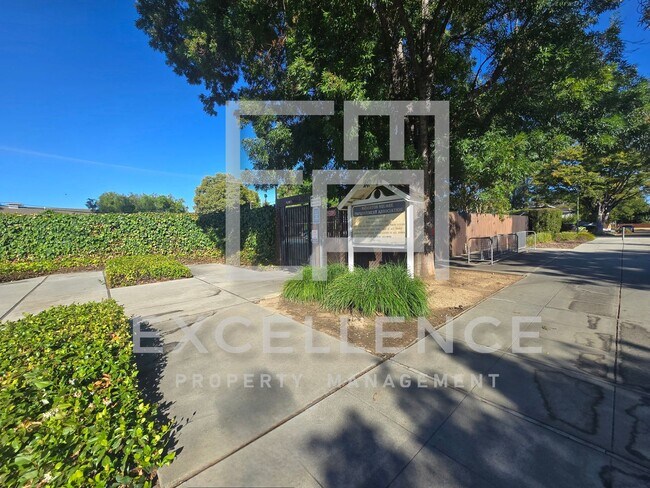 Building Photo - 3087SF 2 Story 5/2.5 House - Community Cab...