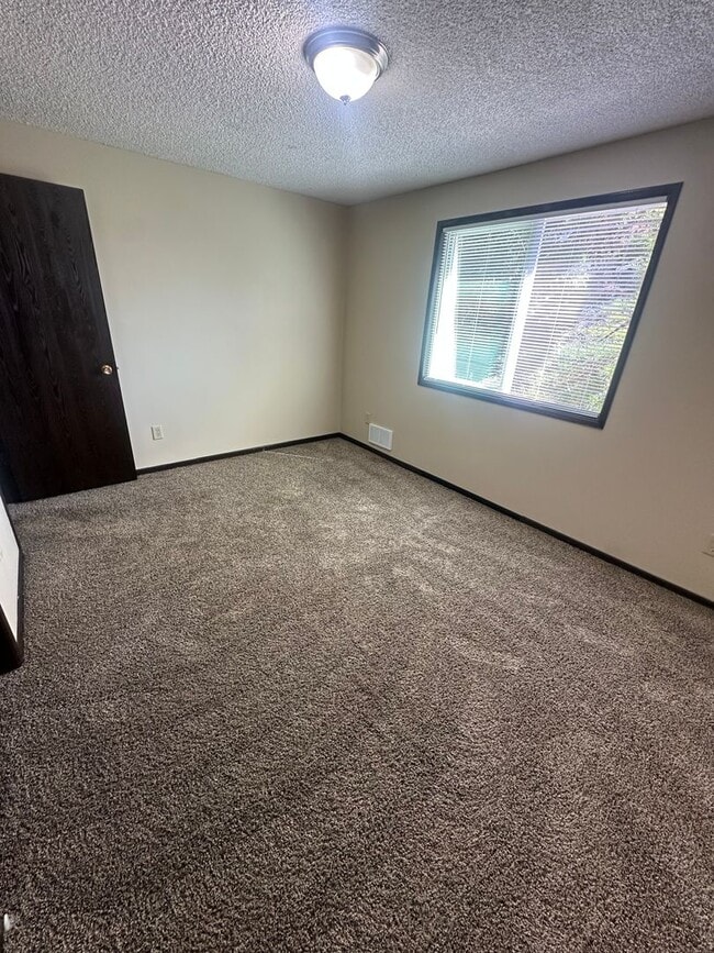Building Photo - 1352