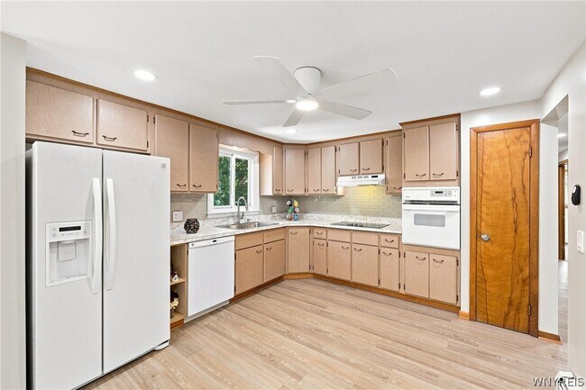 Building Photo - 35 Tomcyn Dr