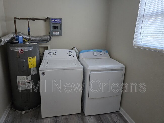 Building Photo - 3875 Pauger St