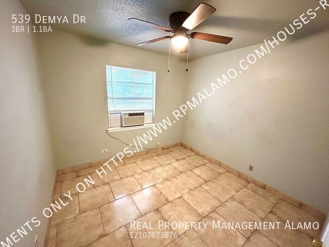 Building Photo - AVAILABLE NOW! 3 Bedroom / 1.5 Bath Home N...