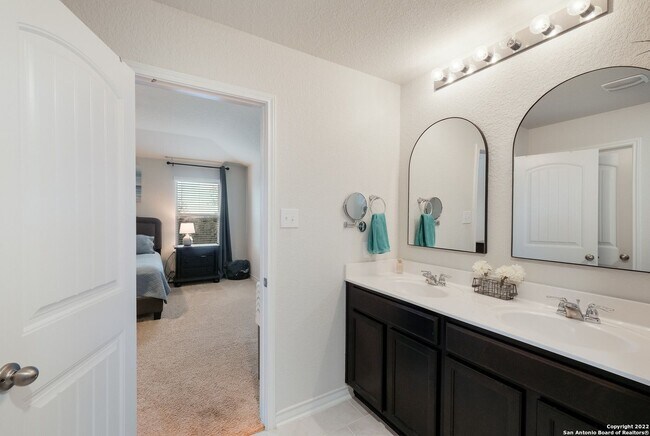 Building Photo - 5927 Hindes Stone