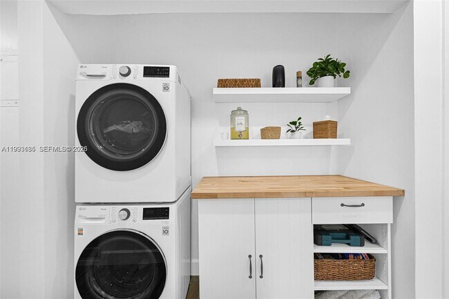 Building Photo - 8609 SW 68th Ct