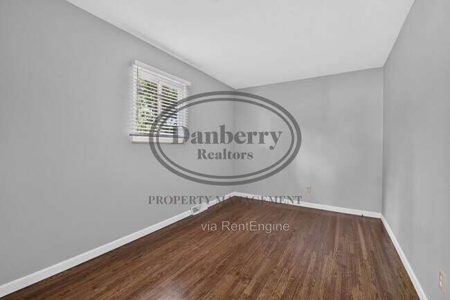 Building Photo - 6946 Kinsman Dr